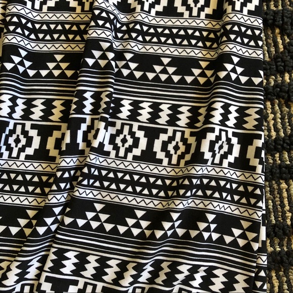 3/$20 Patterned lounge/dress pant - Picture 3 of 4